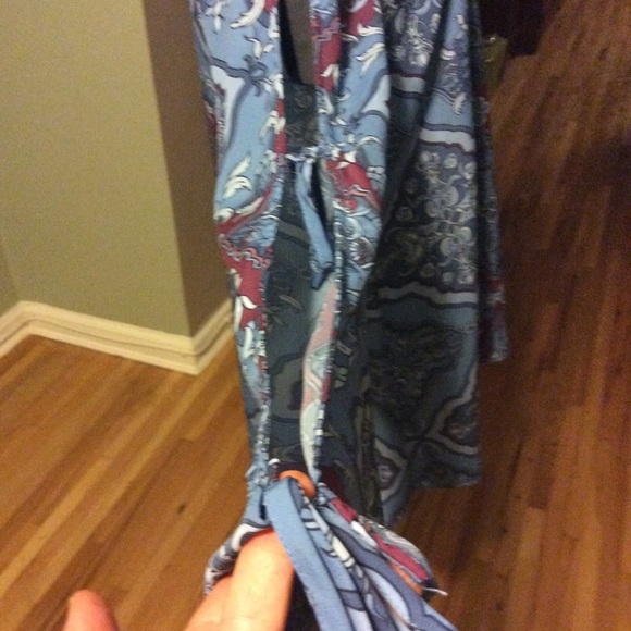 PRICE DROP! Bell sleeve cold-shoulder tunic. - Picture 3 of 8